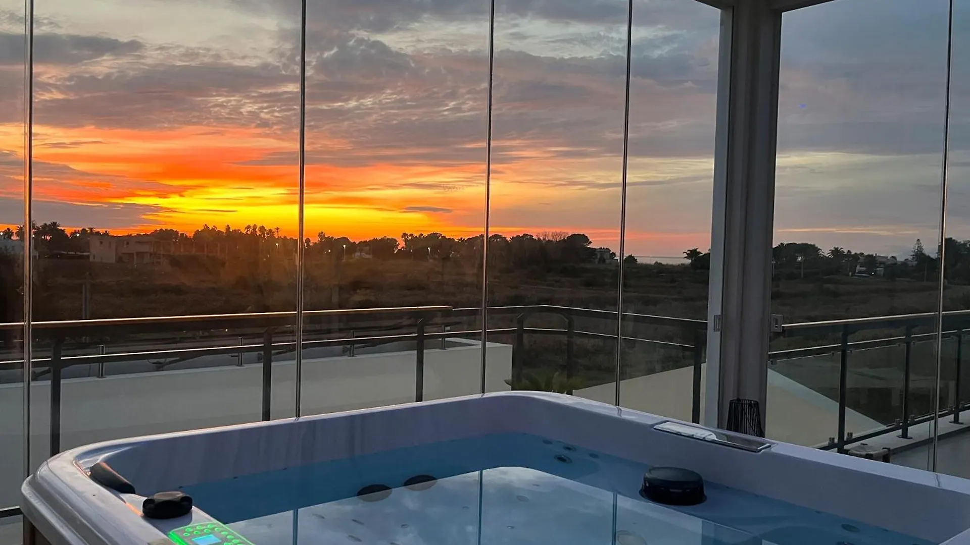 Casa Umeli With Jacuzzi And Sauna マルサラ ベッド・アンド・ブレックファスト